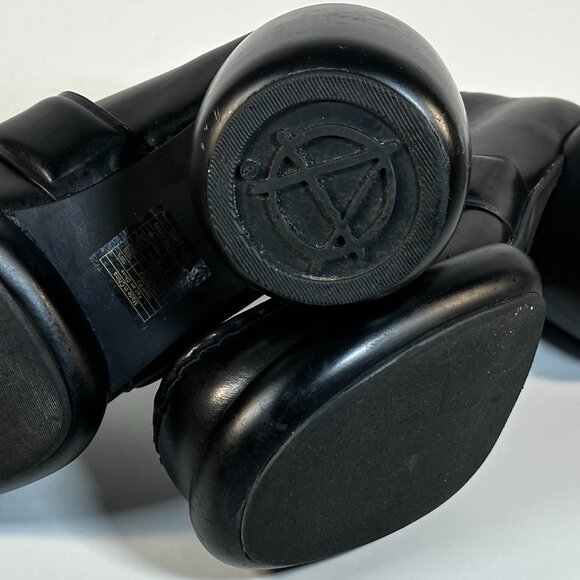 WOMEN'S SIZE 9 SLIP ON SHOES - Picture 10 of 16